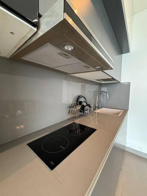 Countryside Luxury Suites - Supernova Noida Yeni Delhi Dış mekan fotoğraf