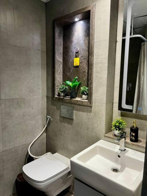 Countryside Luxury Suites - Supernova Noida Yeni Delhi Dış mekan fotoğraf