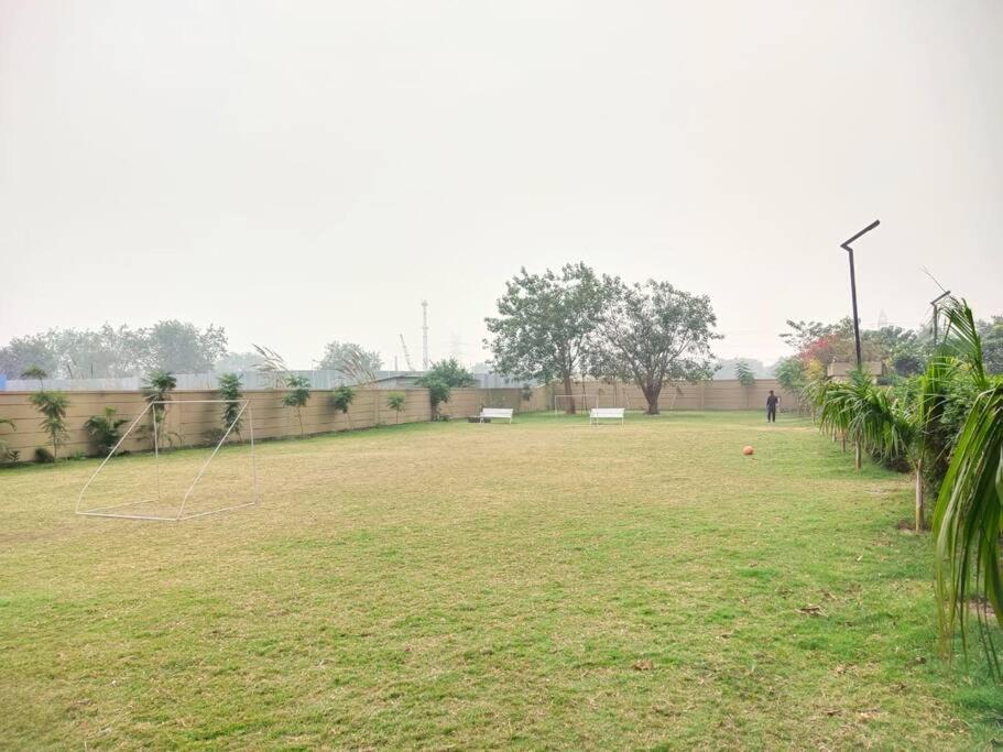 Countryside Luxury Suites - Supernova Noida Yeni Delhi Dış mekan fotoğraf