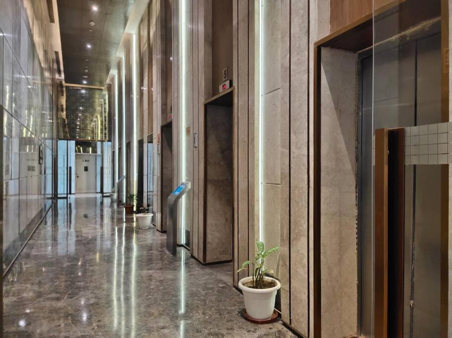 Countryside Luxury Suites - Supernova Noida Yeni Delhi Dış mekan fotoğraf
