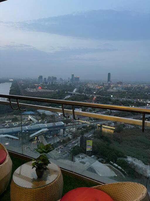 Countryside Luxury Suites - Supernova Noida Yeni Delhi Dış mekan fotoğraf