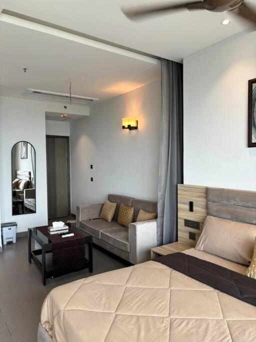 Countryside Luxury Suites - Supernova Noida Yeni Delhi Dış mekan fotoğraf