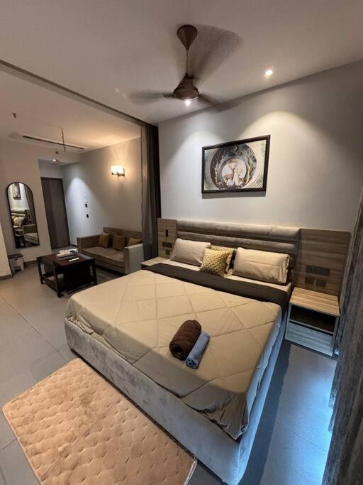 Countryside Luxury Suites - Supernova Noida Yeni Delhi Dış mekan fotoğraf