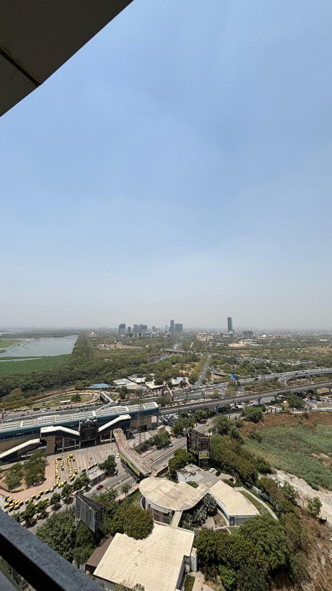 Countryside Luxury Suites - Supernova Noida Yeni Delhi Dış mekan fotoğraf