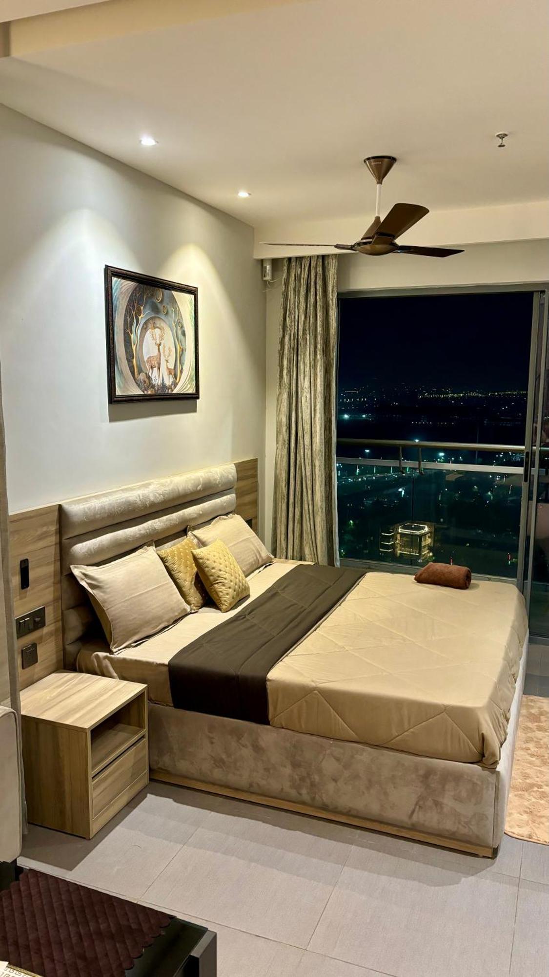 Countryside Luxury Suites - Supernova Noida Yeni Delhi Dış mekan fotoğraf